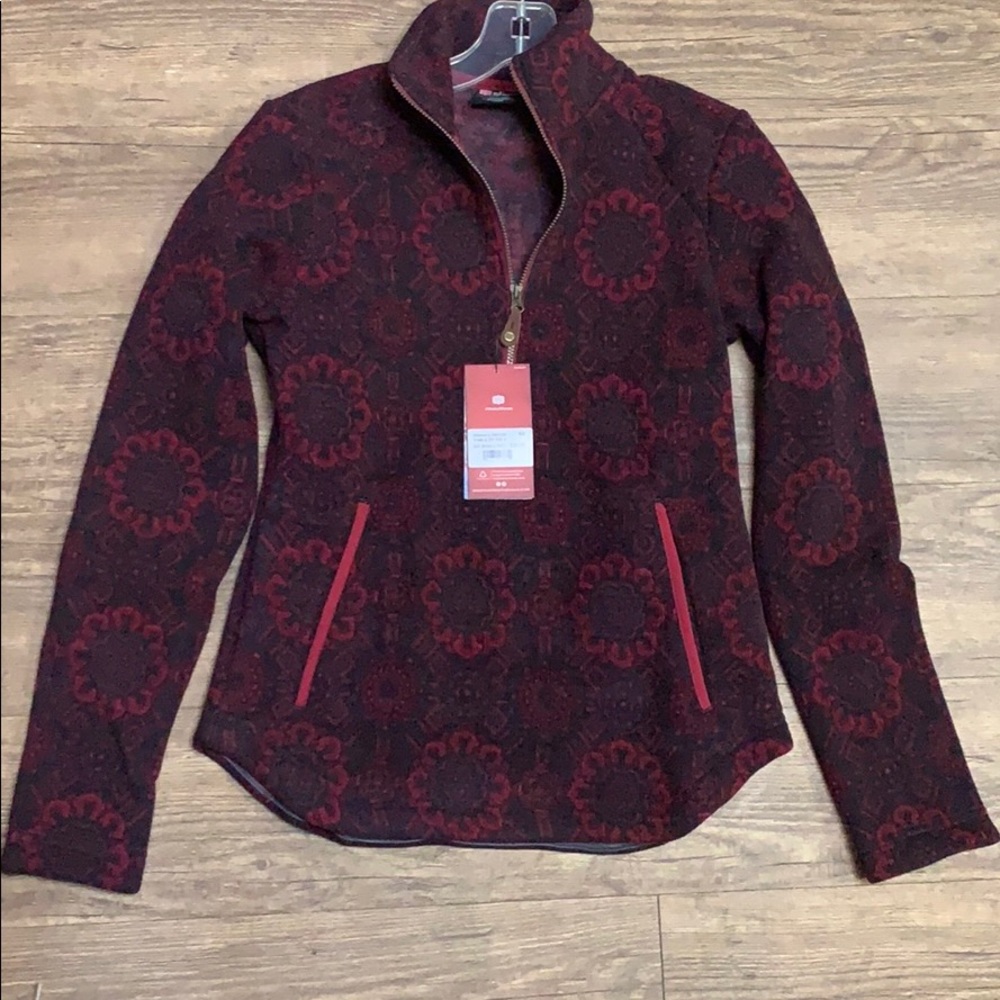 Pull over sweater by Sherpa